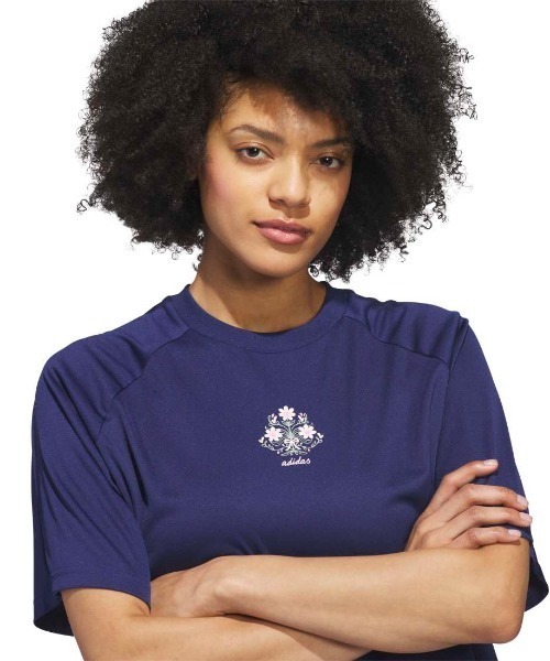 adidas(アディダス)の「アディダス adidas SPORTYCHIC FLOWERS グラフィックTシャツ(Tシャツ/カットソー・レディース・ネイビー/ブラック・XL/L/M/S)」の5枚目の写真