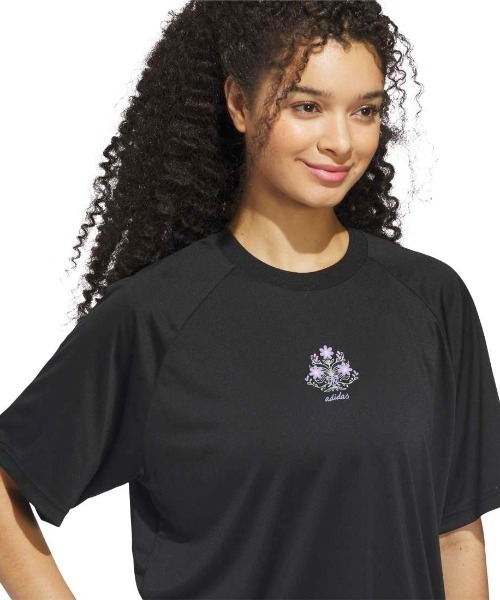 adidas(アディダス)の「アディダス adidas SPORTYCHIC FLOWERS グラフィックTシャツ(Tシャツ/カットソー・レディース・ネイビー/ブラック・XL/L/M/S)」の9枚目の写真
