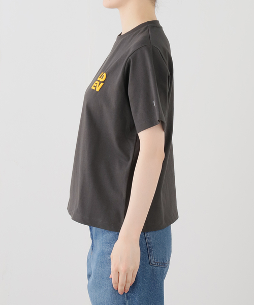 Champion（チャンピオン）の「Champion /チャンピオン SHORT SLEEVE T-SHIRT2（Tシャツ/カットソー・レディース・ホワイト/ブルー/ブラック・LARGE/MEDIUM）」の4枚目の写真