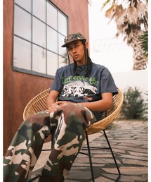 LFYT（エルエフワイティー）の「LFYT ラファイエット【Lafayette】- 半袖Tシャツ【WEISER DOGS TEE LS260105】（Tシャツ/カットソー）」