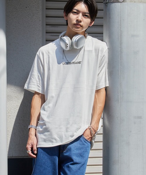GUESS JEANS(ゲスジーンズ)の「GUESS JEANS/ゲスジーンズ GJ EG FIT JACQUARD Tシャツ 秋 秋服 2026年秋冬(Tシャツ/カットソー・メンズ・ホワイト/ブラック・M/L/XL)」の2枚目の写真