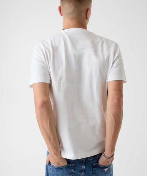 GUESS JEANS(ゲスジーンズ)の「GUESS JEANS/ゲスジーンズ GJ EG FIT JACQUARD Tシャツ 秋 秋服 2026年秋冬(Tシャツ/カットソー・メンズ・ホワイト/ブラック・M/L/XL)」の3枚目の写真