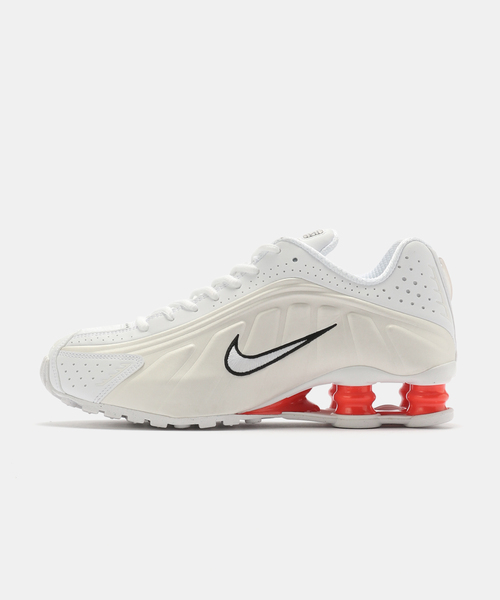 NIKE(ナイキ)の「NIKE W SHOX R4 AR3565-103(スニーカー・レディース・ホワイト・23cm)」の1枚目の写真