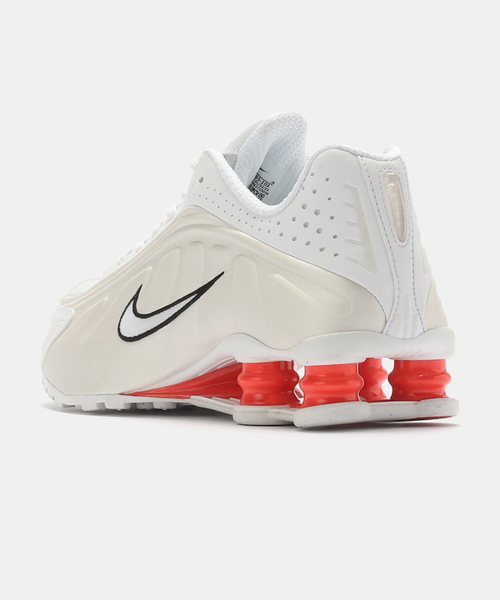NIKE(ナイキ)の「NIKE W SHOX R4 AR3565-103(スニーカー・レディース・ホワイト・23cm)」の3枚目の写真