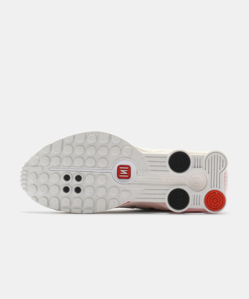 NIKE(ナイキ)の「NIKE W SHOX R4 AR3565-103(スニーカー・レディース・ホワイト・23cm)」の4枚目の写真