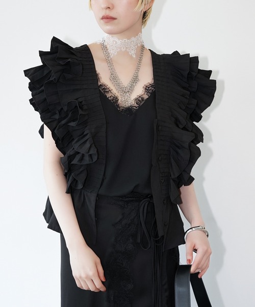 chuclla(チュクラ)の「プリーツフリル ペプラムブラウス chw26s311(Tシャツ/カットソー・レディース・ホワイト/ブラック・FREE)」の2枚目の写真