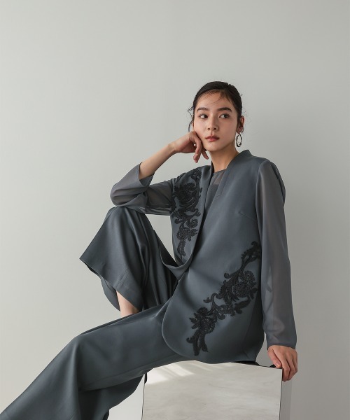 Callarus(カラルス)の「【オケージョン対応】アシメレースデザインジャケットオールインワンパンツセットアップドレス〔Callarus〕(パンツドレス・レディース・ブラック系/グレー系・LL/M/S/L)」の3枚目の写真