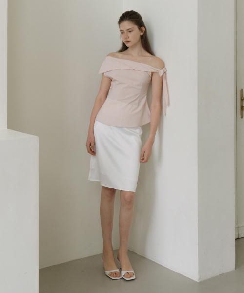 REORG(リオルグ)の「GIR TIE OFF SHOULDER BLOUSE ASH PINK(シャツ/ブラウス・レディース・その他・SMALL/MEDIUM/LARGE)」の3枚目の写真