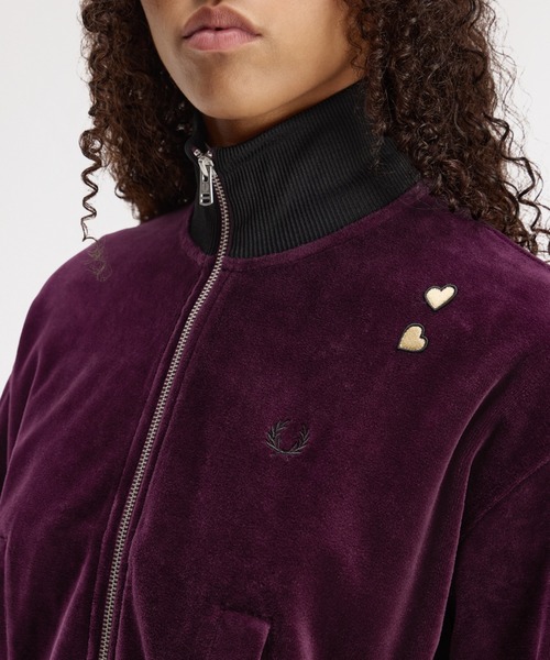 FRED PERRY（フレッドペリー）の「Amy Winehouse Velour Track Jacket／エイミー・ワインハウス ベロアトラックジャケット（ジャージ・レディース・プラム・10）」の11枚目の写真