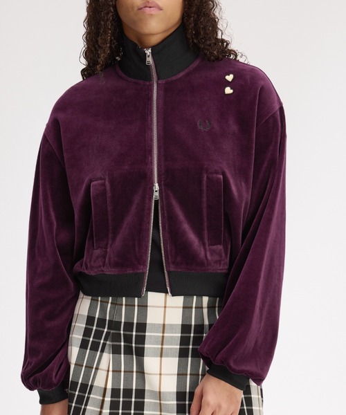 FRED PERRY（フレッドペリー）の「Amy Winehouse Velour Track Jacket／エイミー・ワインハウス ベロアトラックジャケット（ジャージ・レディース・プラム・10）」の7枚目の写真