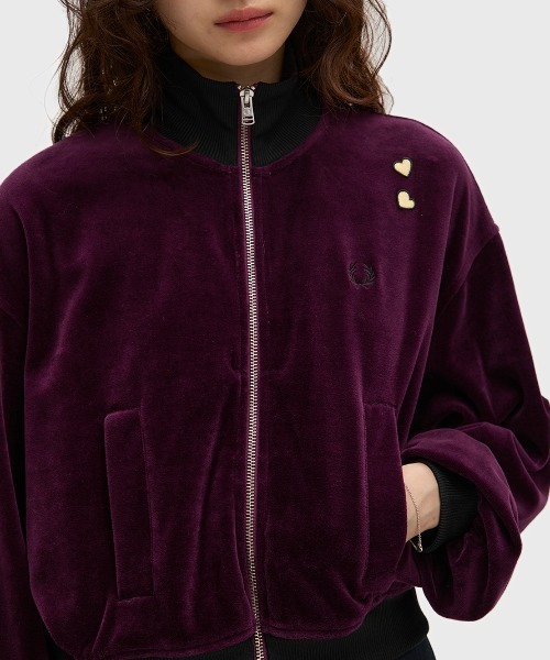 FRED PERRY（フレッドペリー）の「Amy Winehouse Velour Track Jacket／エイミー・ワインハウス ベロアトラックジャケット（ジャージ・レディース・プラム・10）」の3枚目の写真