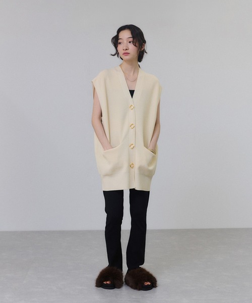 ADAM ET ROPE'(アダムエロペ)の「【サステナブル】・【定番】ミドルニットジレ(ベスト・レディース・オフホワイト/ブラウン/スミクロ・FREE)」の13枚目の写真