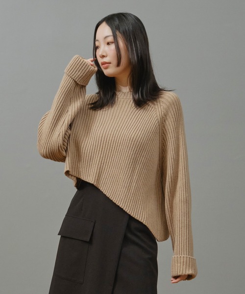 Nunc.(ヌンク)の「アシンメトリーヘムリブニットプルオーバー(ニット/セーター・レディース・ベージュ/ブラウン/ブラック/オレンジ/オフホワイト・FREE)」の5枚目の写真