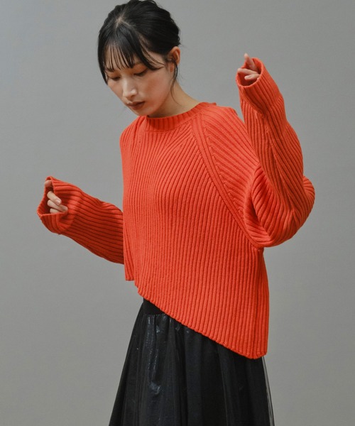 Nunc.(ヌンク)の「アシンメトリーヘムリブニットプルオーバー(ニット/セーター・レディース・ベージュ/ブラウン/ブラック/オレンジ/オフホワイト・FREE)」の1枚目の写真