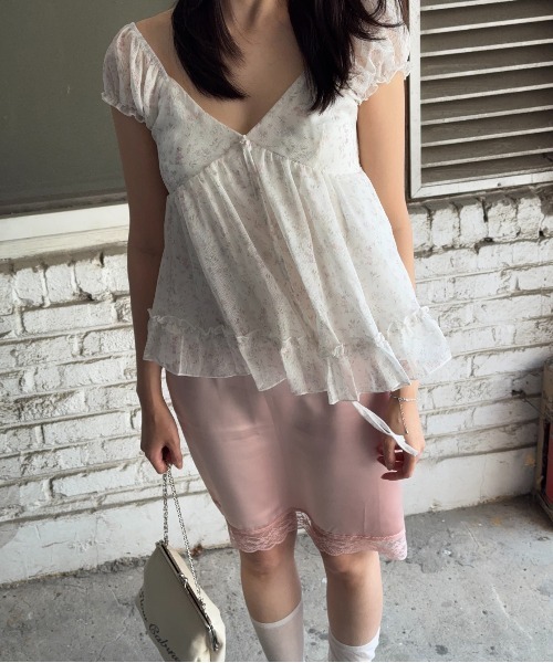 FREE STYLISTS(フリー スタイリスト)の「夏 軽量 花柄 パフスリーブ トップス(Tシャツ/カットソー・レディース・ホワイト・S/M)」の12枚目の写真