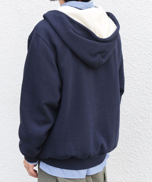 Russell Athletic(ラッセルアスレティック)の「【SHIPS any別注】RUSSELL ATHLETIC: ワンポイント ロゴ 裏起毛 プルオーバー パーカー◇(パーカー・メンズ・ブラウン/ネイビー/チャコールグレー・MEDIUM/LARGE/X-LARGE)」の4枚目の写真