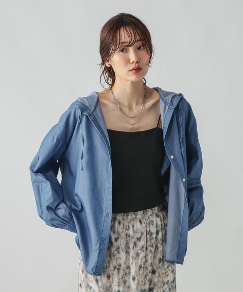 GLOBAL WORK(グローバルワーク)の「UVカットデニムフードシャツ/1051176(シャツ/ブラウス・レディース・ブルー/ブルー系その他6・MEDIUM/LARGE)」の1枚目の写真