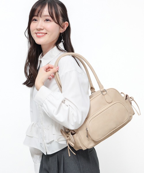 Honeys(ハニーズ)の「アウトポケットボストン(ボストンバッグ・レディース・レッド/ブラウン/ブラック/グレイッシュベージュ・FREE)」の3枚目の写真
