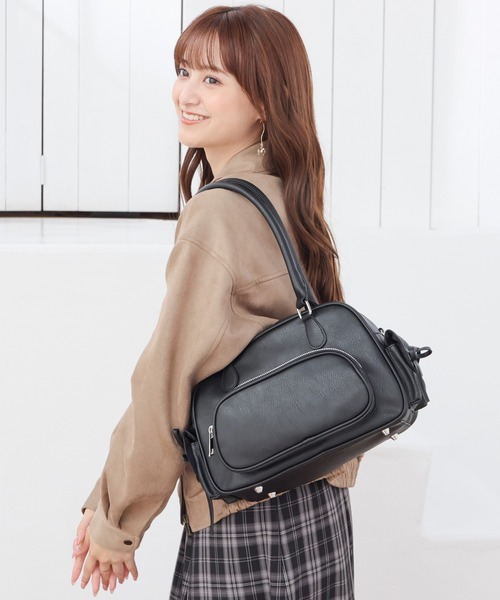 Honeys(ハニーズ)の「アウトポケットボストン(ボストンバッグ・レディース・レッド/ブラウン/ブラック/グレイッシュベージュ・FREE)」の7枚目の写真