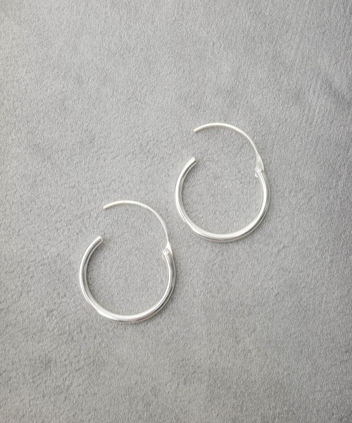 Chick（チック）の「【es】silver925 プレーンピアス（ピアス（両耳用）・メンズ・シルバー・MEDIUM/SMALL/X-SMALL/X-LARGE/LARGE）」の2枚目の写真