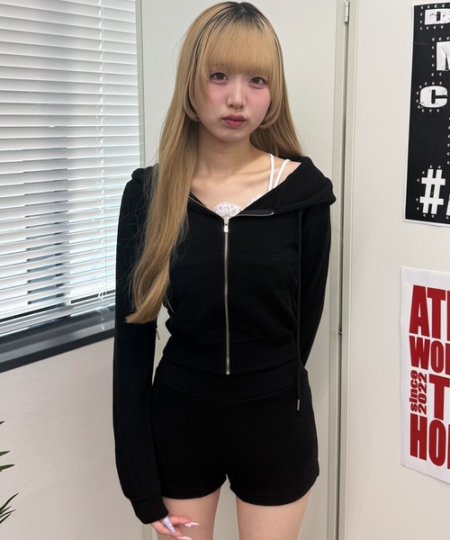 ATMARK(アットマーク)の「<FREEサイズ / レディース>ニットソー セットアップ パーカー ショートパンツ(セットアップ・レディース・グレー/ブラック・FREE)」の2枚目の写真