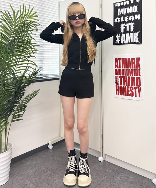 ATMARK(アットマーク)の「<FREEサイズ / レディース>ニットソー セットアップ パーカー ショートパンツ(セットアップ・レディース・グレー/ブラック・FREE)」の3枚目の写真