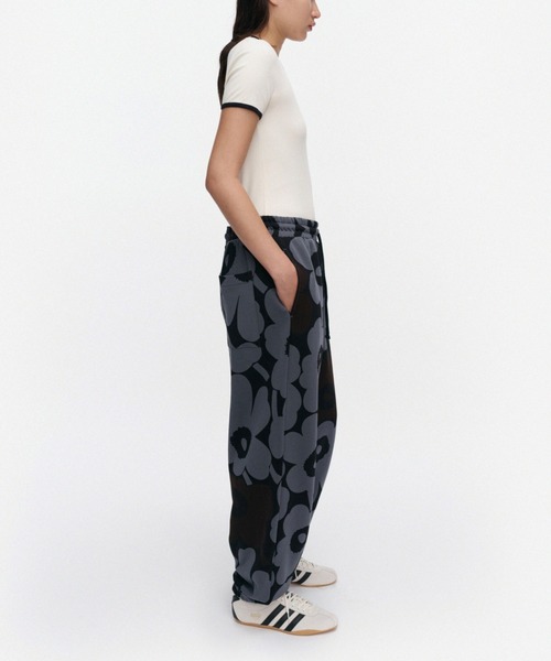 marimekko(マリメッコ)の「【kioski】 Pieni Unikko / Joggerit pants(スウェットパンツ・レディース・ブラック・MEDIUM/X-SMALL/SMALL/LARGE)」の2枚目の写真