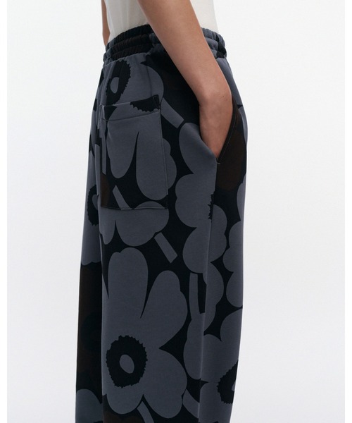 marimekko(マリメッコ)の「【kioski】 Pieni Unikko / Joggerit pants(スウェットパンツ・レディース・ブラック・MEDIUM/X-SMALL/SMALL/LARGE)」の4枚目の写真
