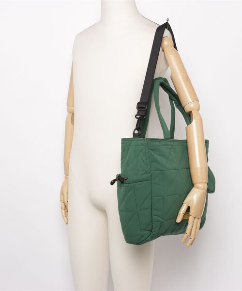 KiU（キウ）の「キウ KiU SQUARE PADDED MULTI-PURPOSE TOTE BAG（トートバッグ・メンズ・その他・ONE SIZE）」の6枚目の写真
