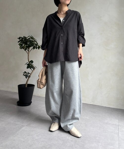Jena espace merveilleux(ジェナ エスパスメルヴェイユ)の「ピーチスキンノーカラーシャツ(シャツ/ブラウス・レディース・ベージュ/ブルー/ブラック・FREE)」の10枚目の写真
