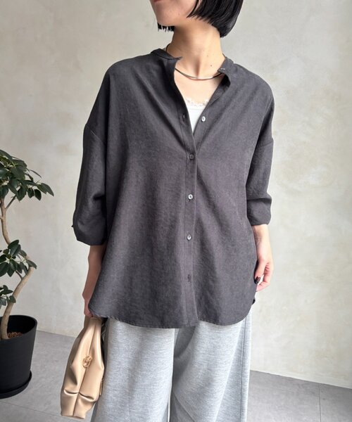 Jena espace merveilleux(ジェナ エスパスメルヴェイユ)の「ピーチスキンノーカラーシャツ(シャツ/ブラウス・レディース・ベージュ/ブルー/ブラック・FREE)」の7枚目の写真