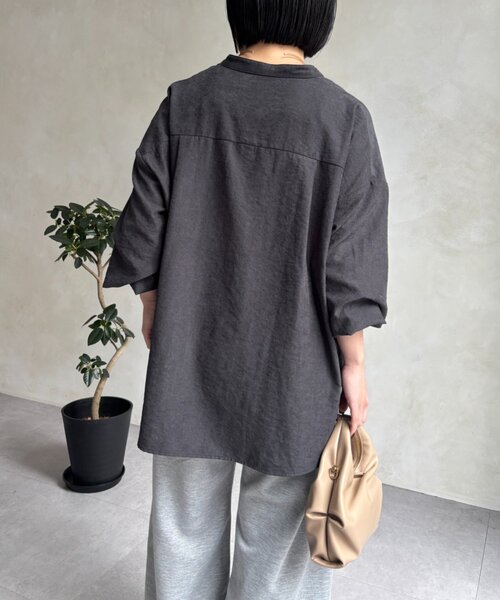Jena espace merveilleux(ジェナ エスパスメルヴェイユ)の「ピーチスキンノーカラーシャツ(シャツ/ブラウス・レディース・ベージュ/ブルー/ブラック・FREE)」の5枚目の写真