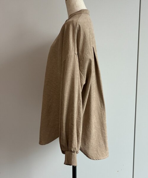 Jena espace merveilleux(ジェナ エスパスメルヴェイユ)の「ピーチスキンノーカラーシャツ(シャツ/ブラウス・レディース・ベージュ/ブルー/ブラック・FREE)」の21枚目の写真