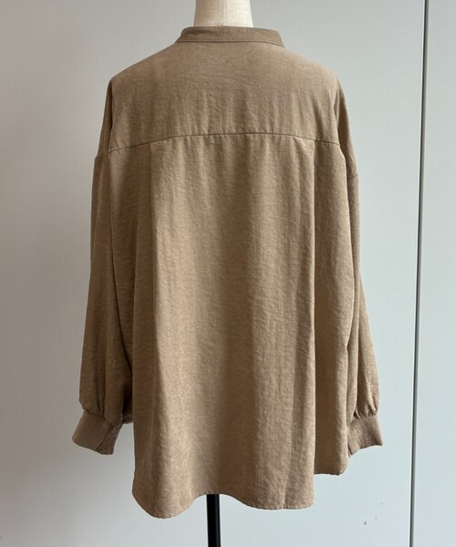 Jena espace merveilleux(ジェナ エスパスメルヴェイユ)の「ピーチスキンノーカラーシャツ(シャツ/ブラウス・レディース・ベージュ/ブルー/ブラック・FREE)」の20枚目の写真