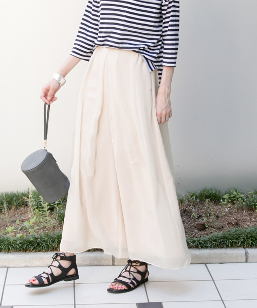 URBAN RESEARCH(アーバンリサーチ)の「UR パウダーシフォンスカンツ(その他パンツ・レディース・ブラック/アイボリー・FREE)」の2枚目の写真