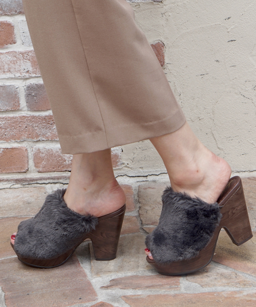 laboratory work(ラボラトリーワーク)の「もこもこファーサボ(その他シューズ・レディース・ブルー/チャコール/モカ・LARGE/MEDIUM)」の2枚目の写真