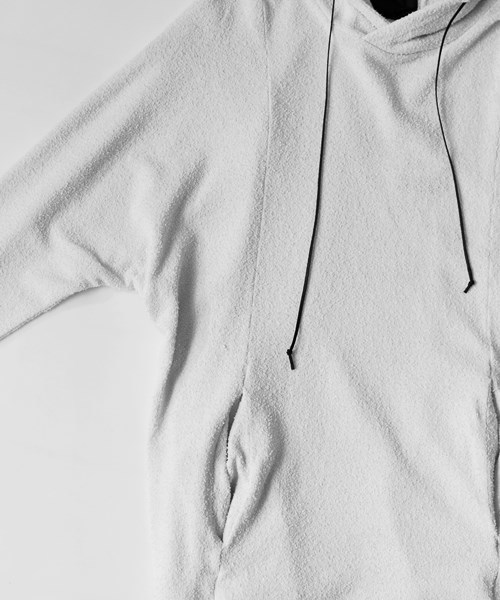 OURET（オーレット）の「C/N BOUCLE CREPE STITCH DOLMAN SLEEVE HOOD PULLOVER（パーカー・メンズ・ホワイト系その他/グレー/ブラック・1/2/3）」の8枚目の写真