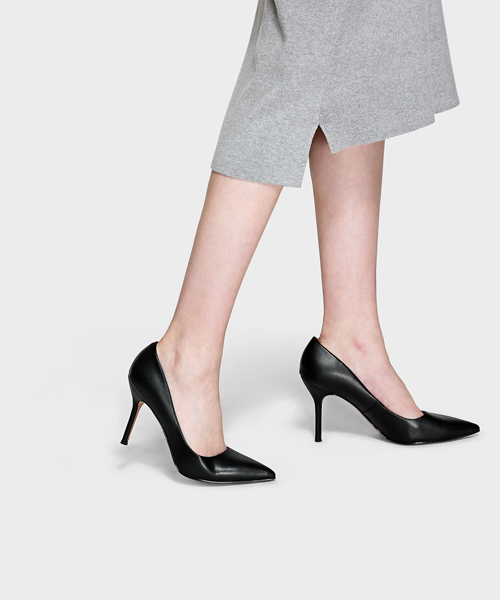CHARLES & KEITH(チャールズ & キース)の「ベーシックポインテッドパンプス / BASIC POINTED PUMPS(パンプス・レディース・ブラック/ブラウン系その他/ライトベージュ・23cm/22.5cm/23.5cm/25.5cm/25cm/24.5cm)」の4枚目の写真