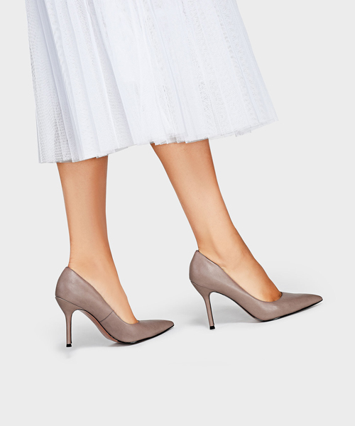 CHARLES & KEITH(チャールズ & キース)の「ベーシックポインテッドパンプス / BASIC POINTED PUMPS(パンプス・レディース・ブラック/ブラウン系その他/ライトベージュ・23cm/22.5cm/23.5cm/25.5cm/25cm/24.5cm)」の16枚目の写真