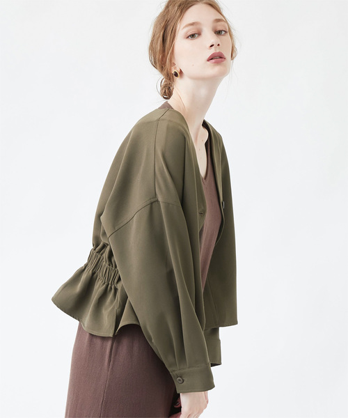 titivate(ティティベイト)の「バックフリルジャケット/ブラウス(テーラードジャケット・レディース・ブラック/ネイビー/カーキ/ライトベージュ・FREE)」の4枚目の写真