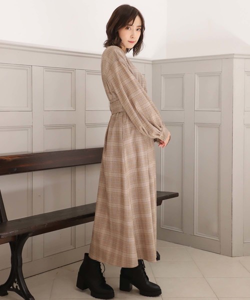 one after another NICE CLAUP(ワンアフターアナザーナイスクラップ)の「【近藤千尋さんコラボ】カシュクールチェックワンピース(ワンピース・レディース・ベージュ/ネイビー/ブルー・FREE)」の7枚目の写真