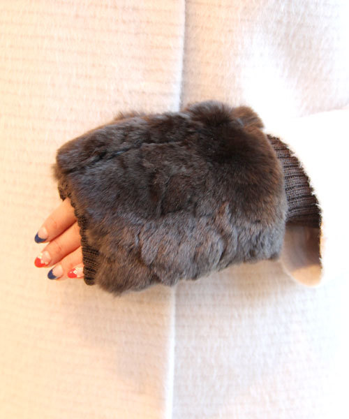 UNITED ARROWS(ユナイテッドアローズ)の「UAW REX KNIT F/LESS グローブ(手袋・レディース・グレー/ダークブラウン・フリー)」の1枚目の写真