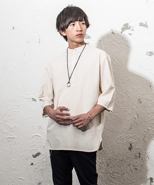 MinoriTY（マイノリティ）の「バンドカラーロングシャツ/長袖（シャツ/ブラウス・メンズ・カーキ/ブラック/キナリ/テラコッタ・M/L）」の2枚目の写真