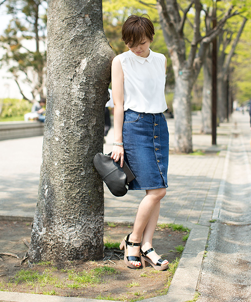 NANO universe(ナノユニバース)の「Fレザーコンビネーション太ヒールサンダル(サンダル・レディース・ベージュ/ブラック・38/36/35/37)」の4枚目の写真