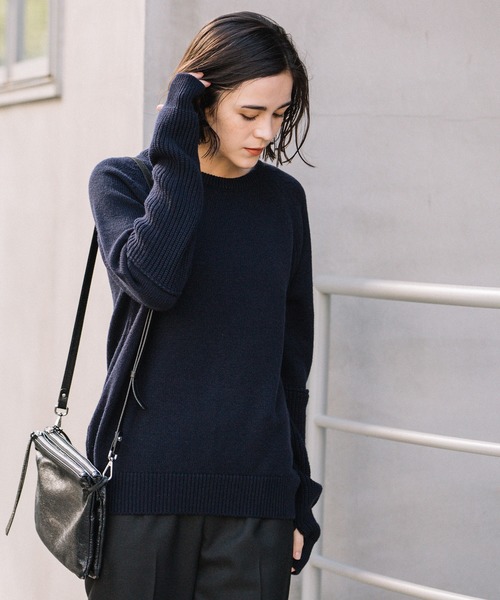 Munich(ミューニック)の「アームウォーマープルオーバーニット(ニット/セーター・レディース・ネイビー/グレー/レッド/アイボリー・FREE)」の1枚目の写真