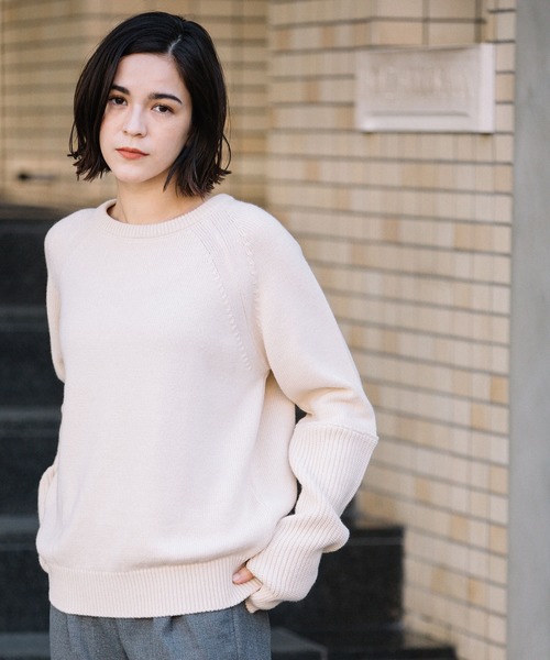 Munich(ミューニック)の「アームウォーマープルオーバーニット(ニット/セーター・レディース・ネイビー/グレー/レッド/アイボリー・FREE)」の2枚目の写真