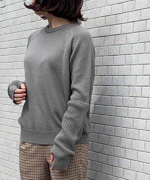 Munich(ミューニック)の「アームウォーマープルオーバーニット(ニット/セーター・レディース・ネイビー/グレー/レッド/アイボリー・FREE)」の17枚目の写真