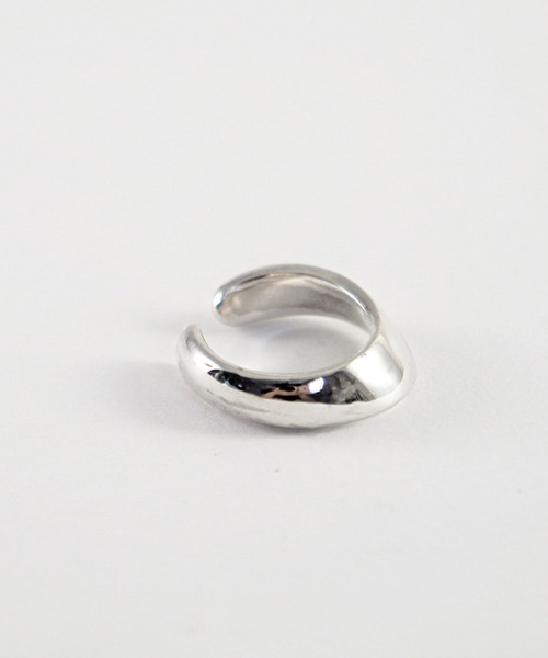 NARRATIVE PLATOON（ナラティブ プラトゥーン）の「NARRATIVE PLATOON:Streamline ear cuff ストリームライン イヤーカフ（イヤーカフ・メンズ・シルバー・FREE）」の2枚目の写真