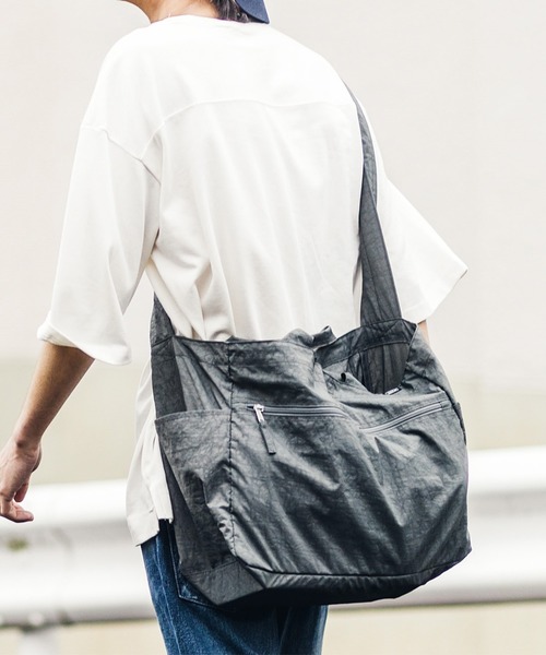 mayuNOMADIS グレーナイロン ショルダーバッグ 新品 ナイロン ショルダーバッグ – イビサ オンラインショップ