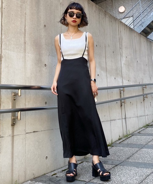 PAGEBOY(ページボーイ)の「サス付セミフレアスカート(スカート・レディース・ブラック/グリーン/グレイッシュベージュ・FREE)」の5枚目の写真